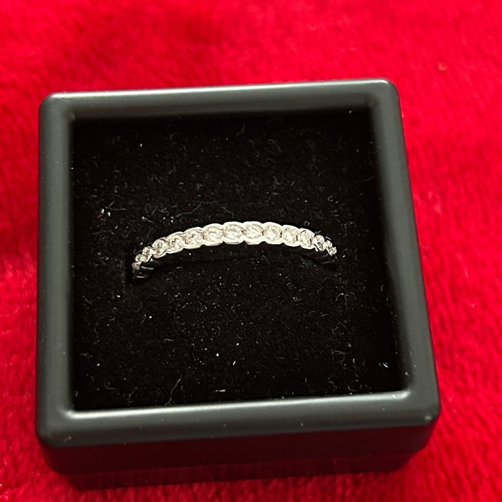 Elegant Moissanite Diamond eternity Band Ring size 9‎